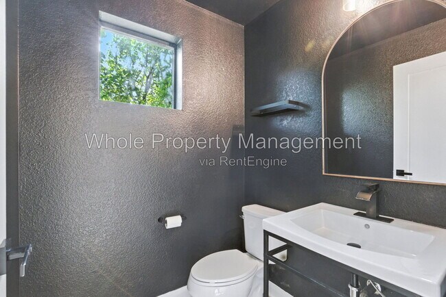 Building Photo - 6619 Mariposa Ct