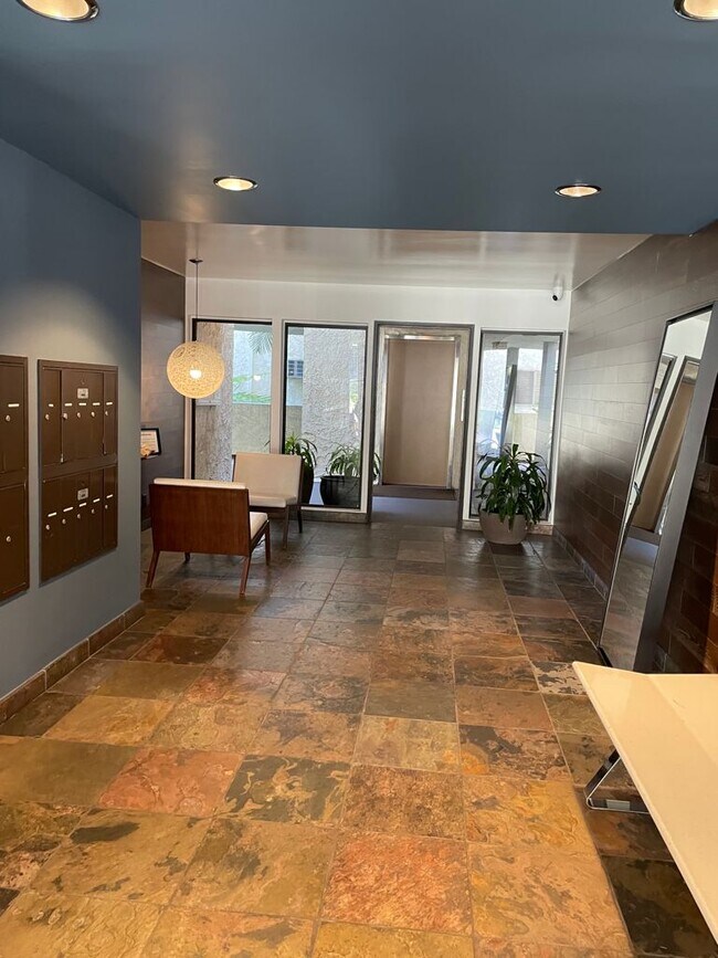 Foto del edificio - 8400 De Longpre Ave