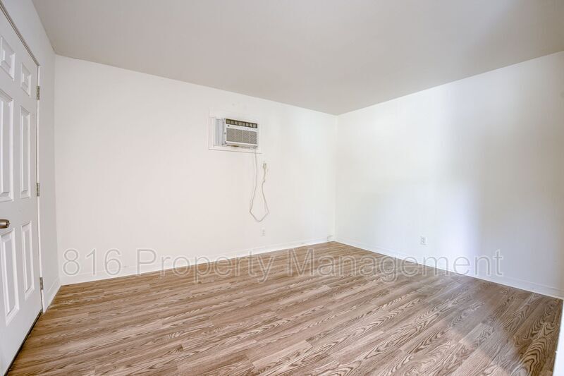 15216 Bellaire Ave Unit B, Grandview, MO 64030 Condo for Rent in