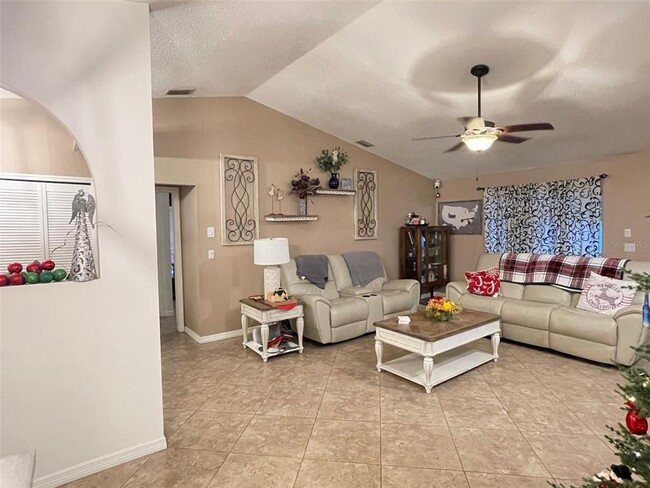 Building Photo - 4672 32nd Ct E