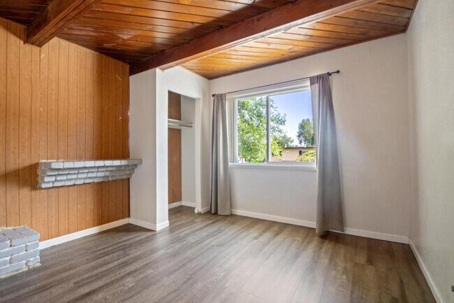 Building Photo - 335 Raffetto Dr