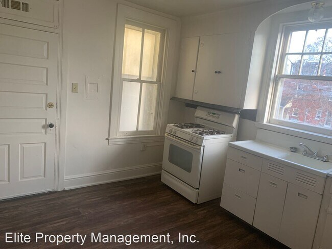 Building Photo - 3 br, 1 bath House - 734 W King St, 2nd Floor