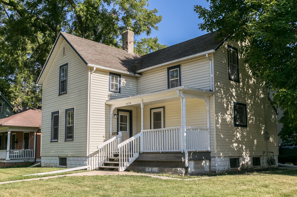 1030 E Jefferson St, Iowa City, IA 52245 House for Rent in Iowa City