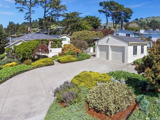 Foto del edificio - 3 br, 2 bath House - 581 Brighton Road