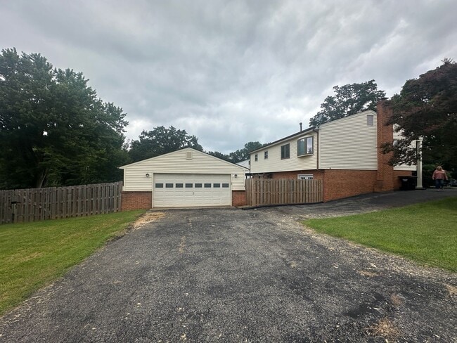 Building Photo - Vinton/Roanoke County 4 BR!