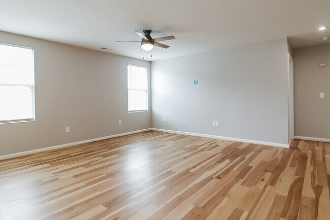Building Photo - 864 Garrison Ave