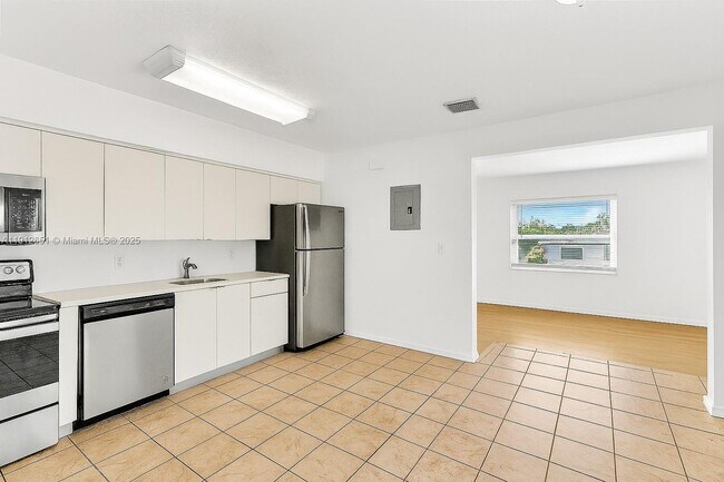 Building Photo - 3415 SW 15th St