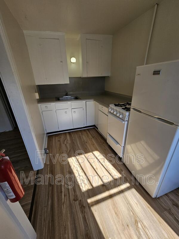 Photo - 16-18 Loomis Street - 6 Apartment