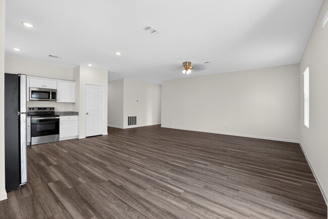 Foto del edificio - 4725 Harlequin Dr