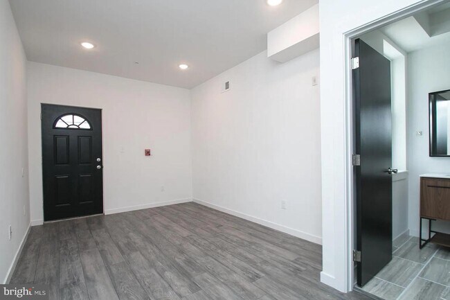 Building Photo - 883 Belmont Ave