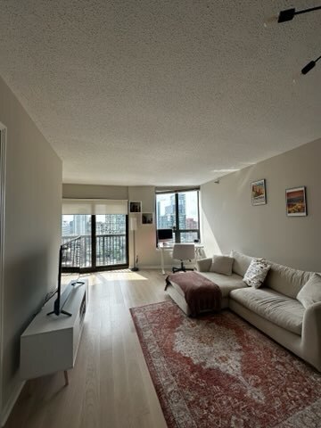 Building Photo - 400 N La Salle Dr