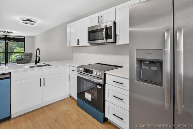 Building Photo - 6795 Huntington Ln