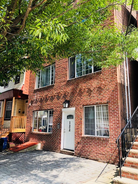Primary Photo - 122 Lincoln St