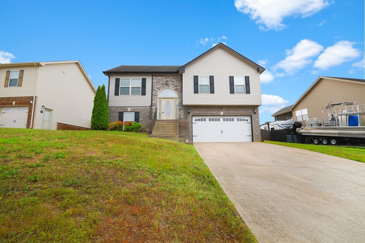 Foto principal - Pet Friendly Four Bedroom with Basement!