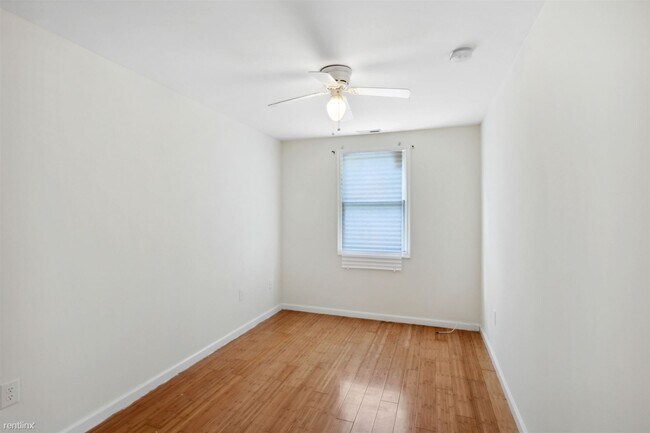 Foto del edificio - 4 br, 2 bath Triplex - 1708 N 18TH ST Unit B