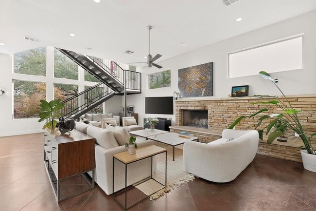 Building Photo - 807 W Gibson St