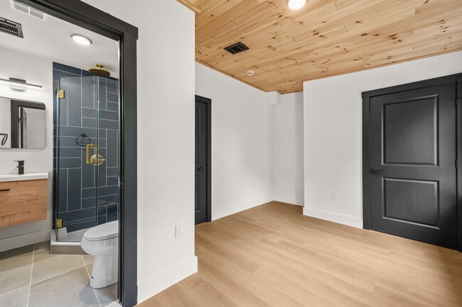 Building Photo - 14 Westervelt Pl