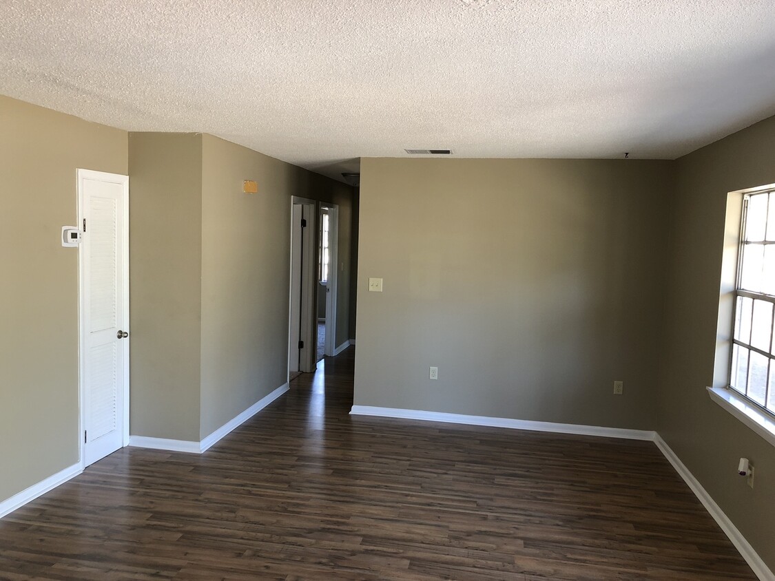 MOVE IN SPECIAL!! 3 Bed 1 Bath Home Avail... - MOVE IN SPECIAL!!  3 Bed 1 Bath Home Avail...