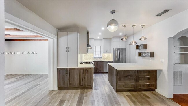 Foto del edificio - 38 NW 105th St