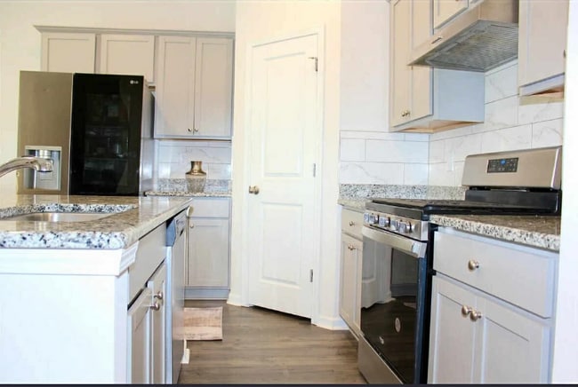 Foto del edificio - 3528 Bells Lk Cir