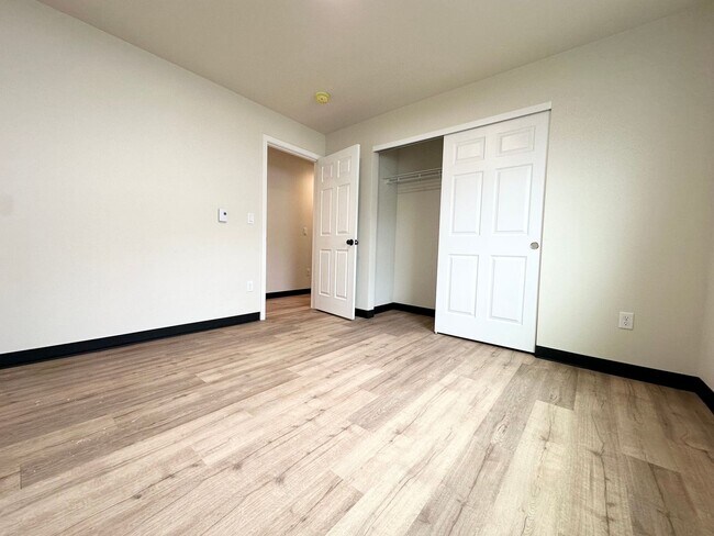 Building Photo - 515-517 Rustic Ridge Drive (Lot 5)