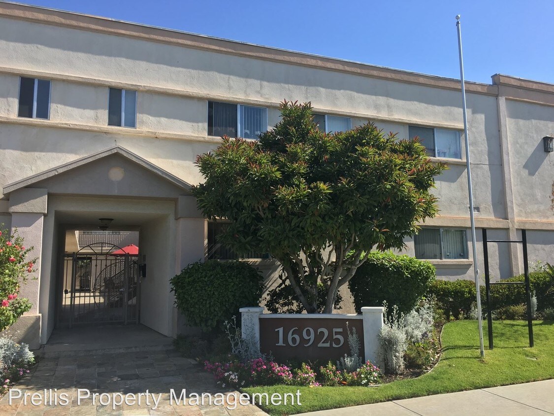 Foto principal - 16925 Blackhawk St