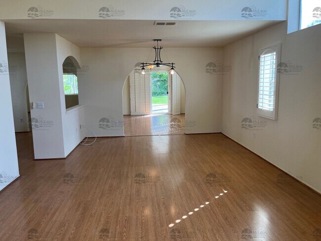 Building Photo - Beautiful, Tranquil, Welcoming- Your 3 Bed...