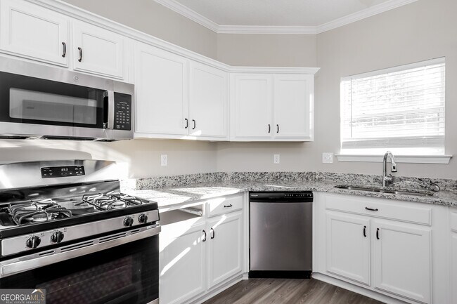 Building Photo - 9546 Rollinghills Dr
