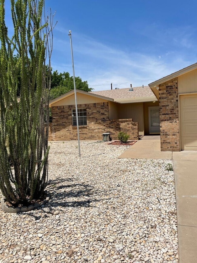 Building Photo - 3 br, 2 bath House - 517 Sunrise (410)