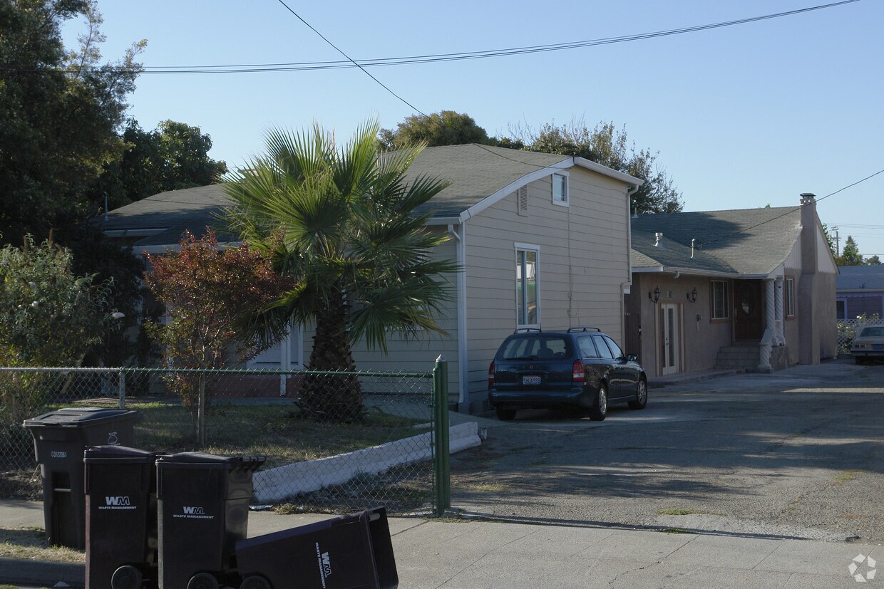 Primary Photo - 411-415 Sycamore Ave