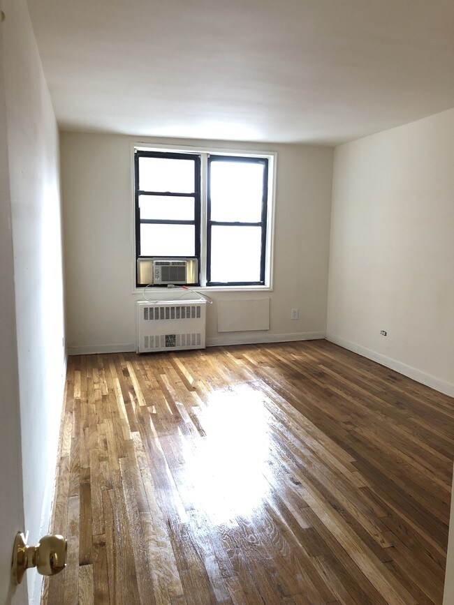 Building Photo - 315 Ovington Ave