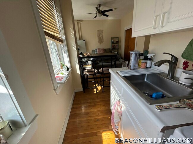 Building Photo - 108 Myrtle St