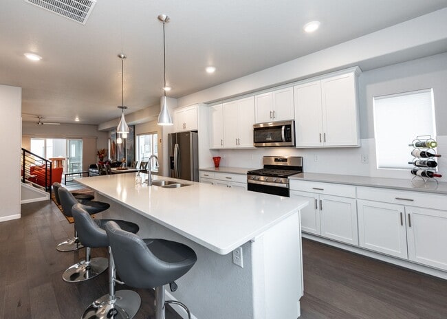 Foto del edificio - Urbanite Living near Downtown 3 Bed End Unit Townhouse