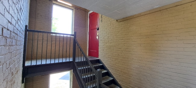 Building Photo - 200 Claremont Ave