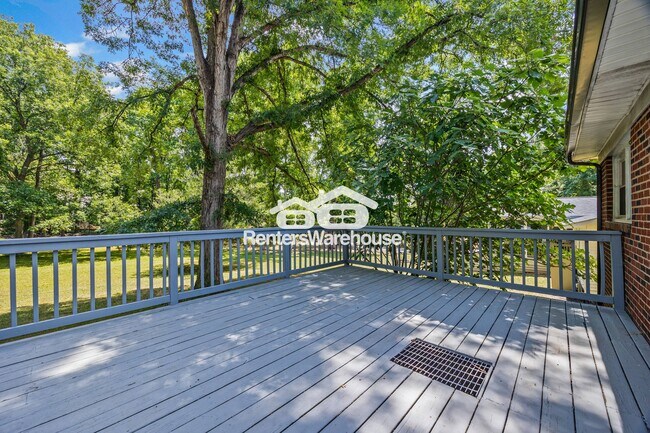 Foto del edificio - 5025 Lochlain Dr