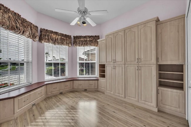 Building Photo - 3013 Royal Palm Dr