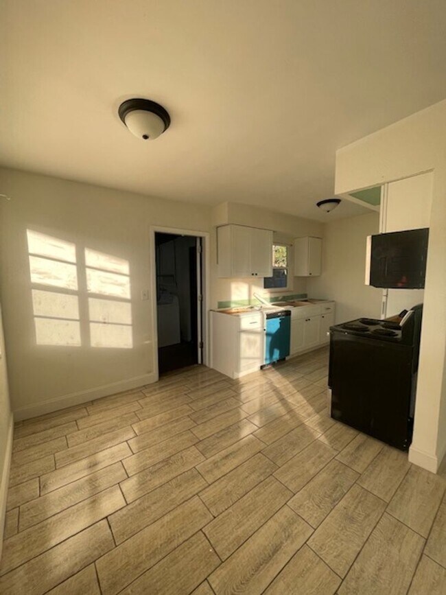 Foto del edificio - 2 Bed 1 Bath Home | Pet Friendly | Washer Dryer Hook Ups | Section 8 Welcome