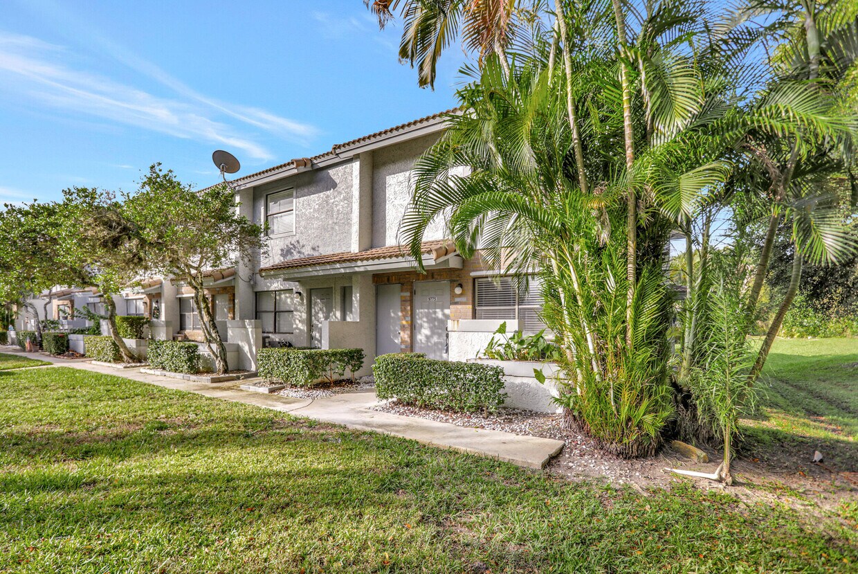 Foto principal - 9775 Riverside Dr