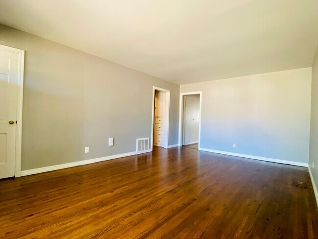 Foto del edificio - 3 bed 2 bath 1 car garage in The Village!