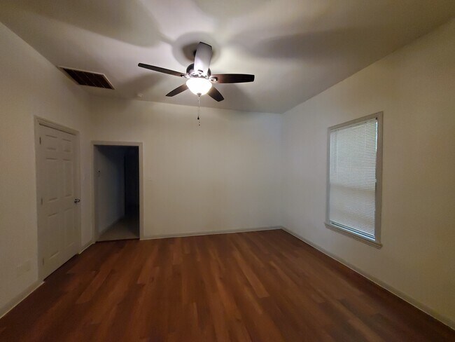 Building Photo - 1327 Englewood Rd
