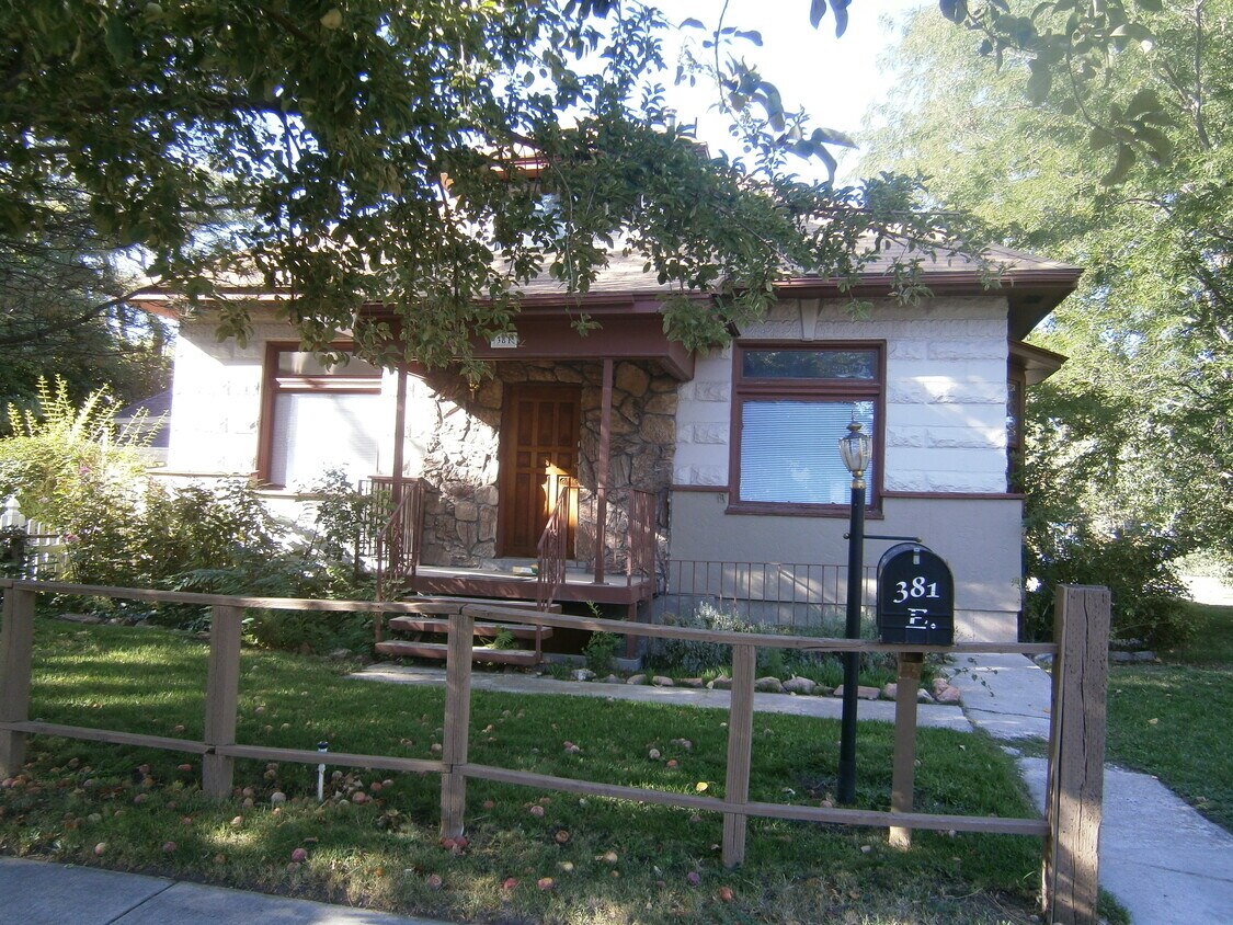Primary Photo - 381 E Kensington Ave