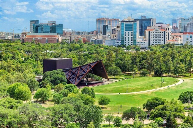 Foto del edificio - 1400 Hermann Dr