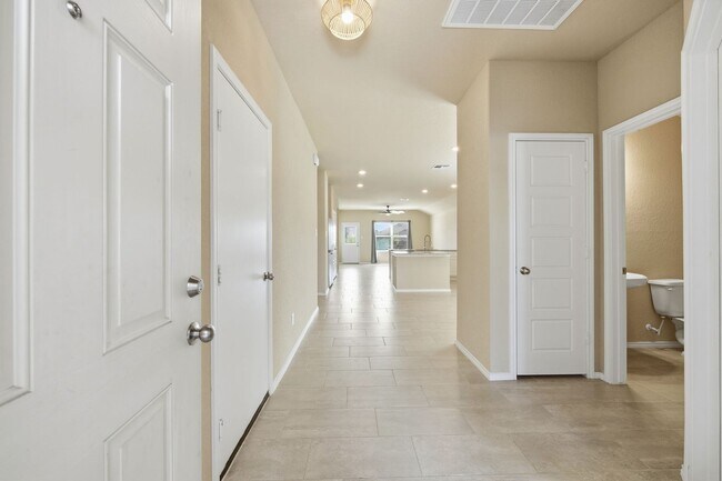 Foto del edificio - Spacious & Move-In Ready Rental in 78252 – Easy Access to Major Highways