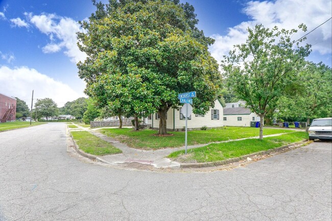 Foto del edificio - 4729 Pinehurst Ave