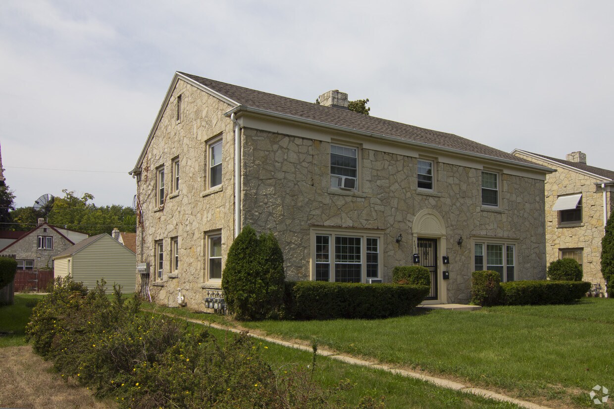 Building Photo - 4047-4272 N Sherman Blvd