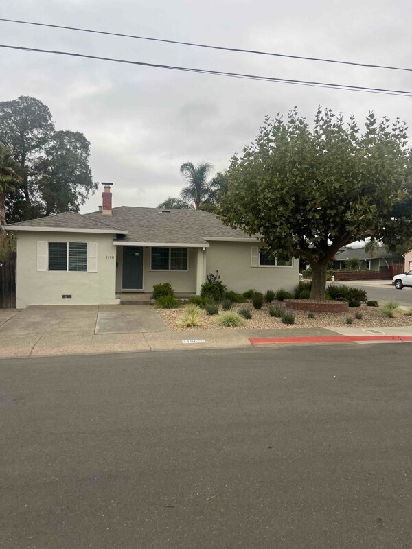 Building Photo - 1198 Whitney Ave