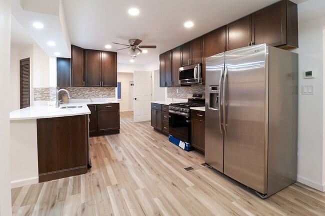 Building Photo - 5 Bedroom Home in Cumberland Valley School...