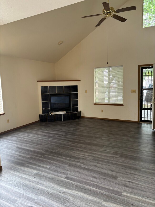 Foto del edificio - 3769 E 121st Ave