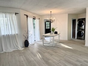 Building Photo - 2133 Sperling Av