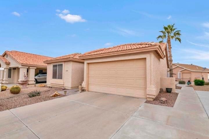 Primary Photo - AVAILABLE OCTOBER - UNFURNISHED HOME IN SU...